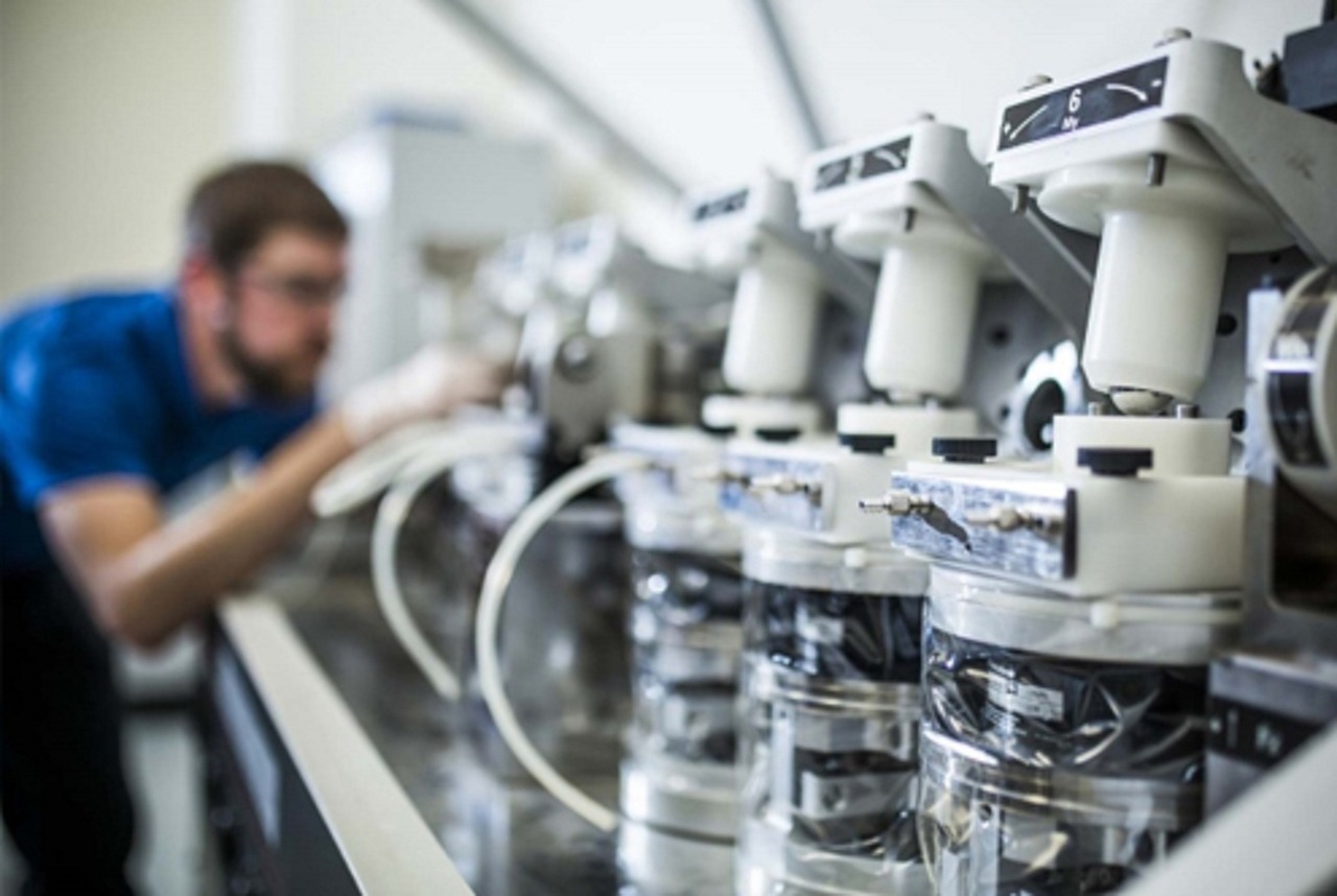 Forsker i laboratorium